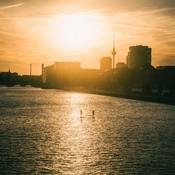 free-photo-of-skyline-of-berlin-seen-from-across-the-spree-river-at-sunrise-berlin-germany